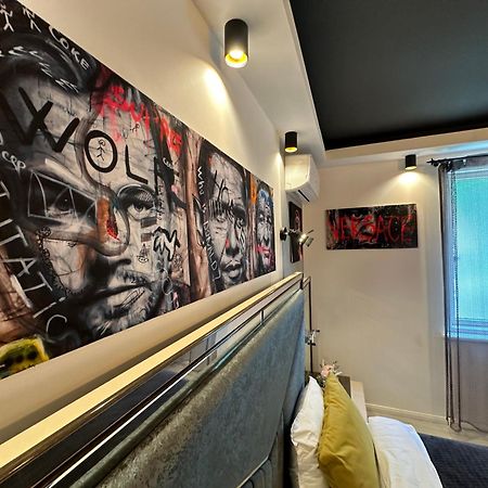 The Fame - Modern Studio In Top Location & Parking Craiova Buitenkant foto