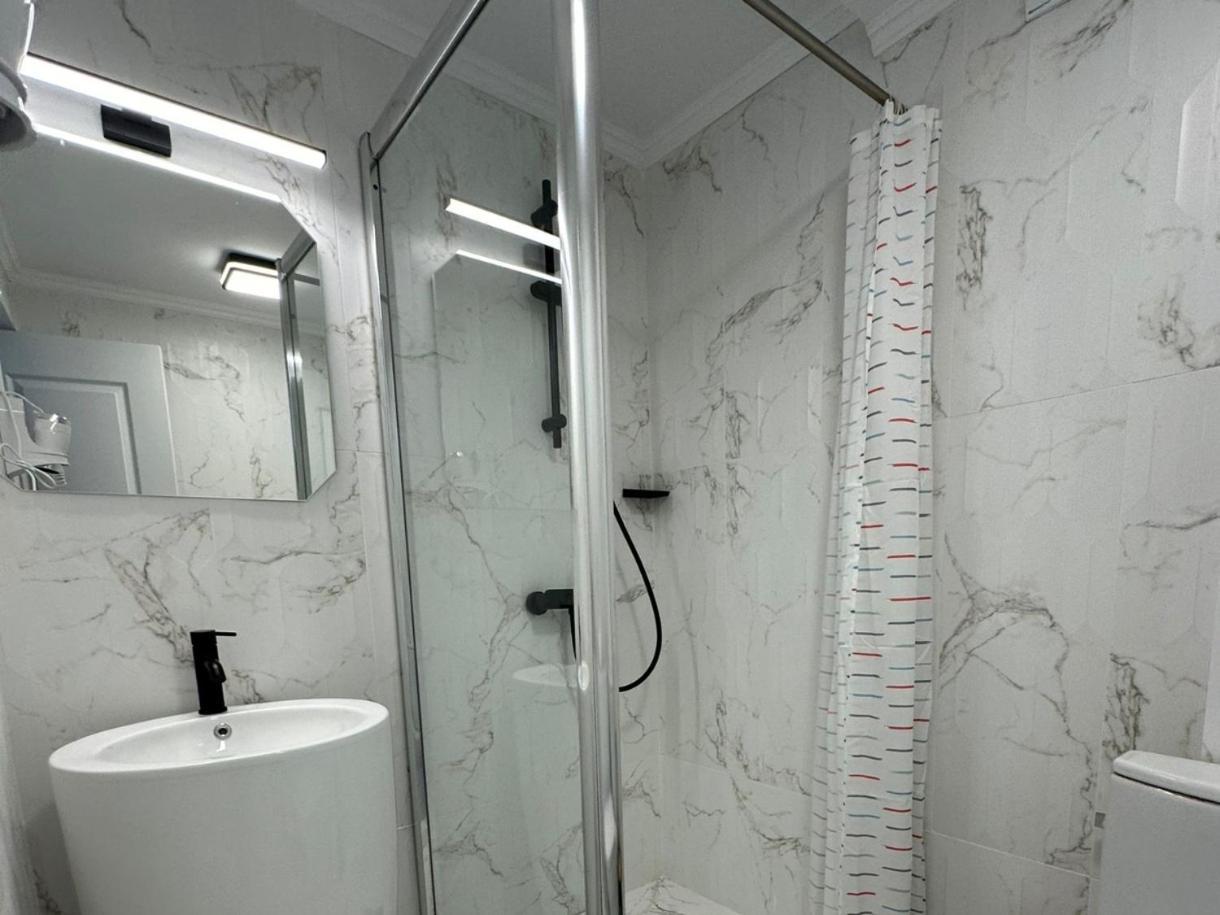 The Fame - Modern Studio In Top Location & Parking Craiova Buitenkant foto